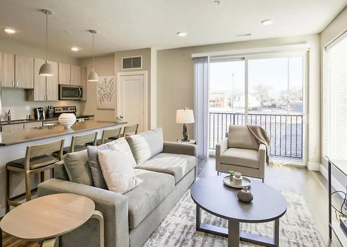 Landing At The Brady - 2 Bedrooms In Home Park